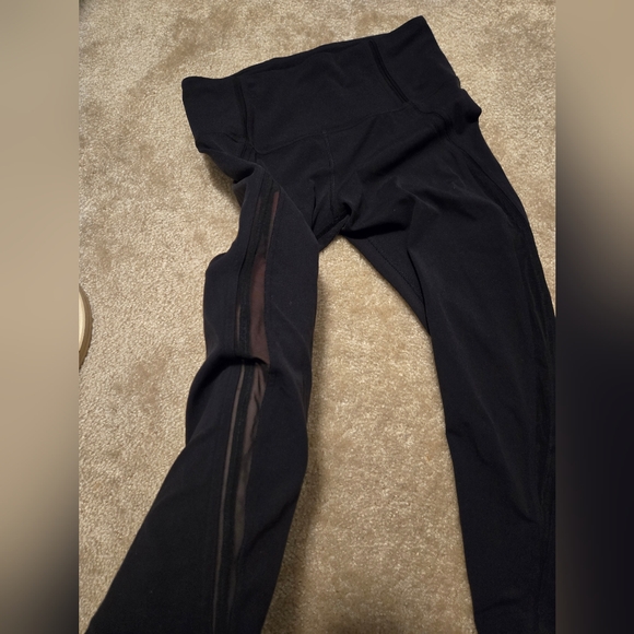 Lululemon nulu mesh panels high rise crop - Picture 2 of 7